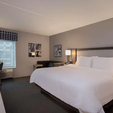 Hampton Inn By Hilton Boston/Cambridge Exterior photo
