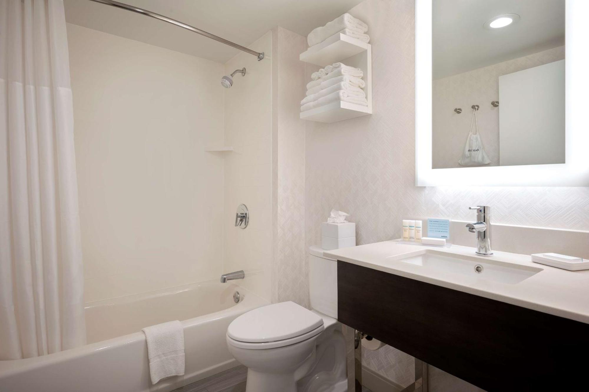 Hampton By Hilton Boston/cambridge 3*